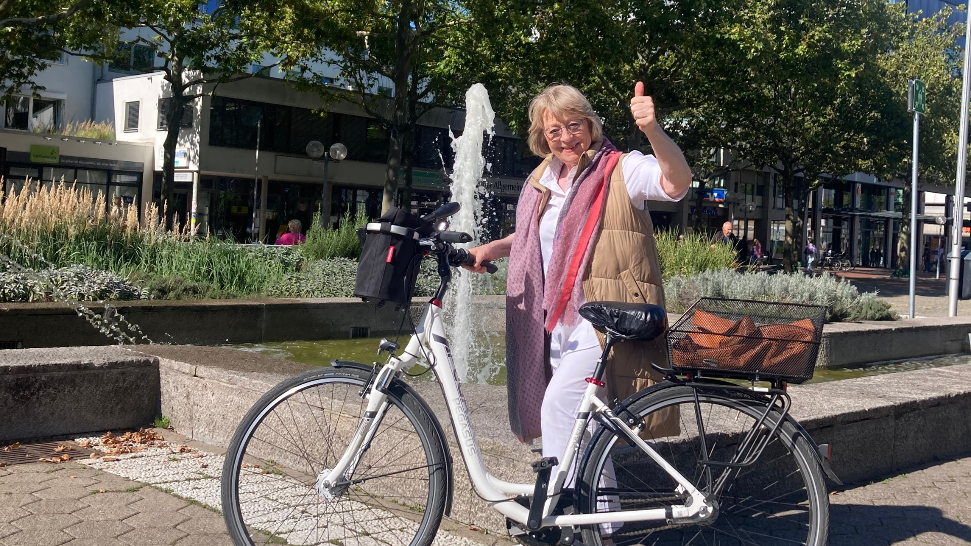 Beitragsbild von "Im Interview: Gabriele Wenzel hilft viermal die Woche in der örtlichen Kleiderkammer"