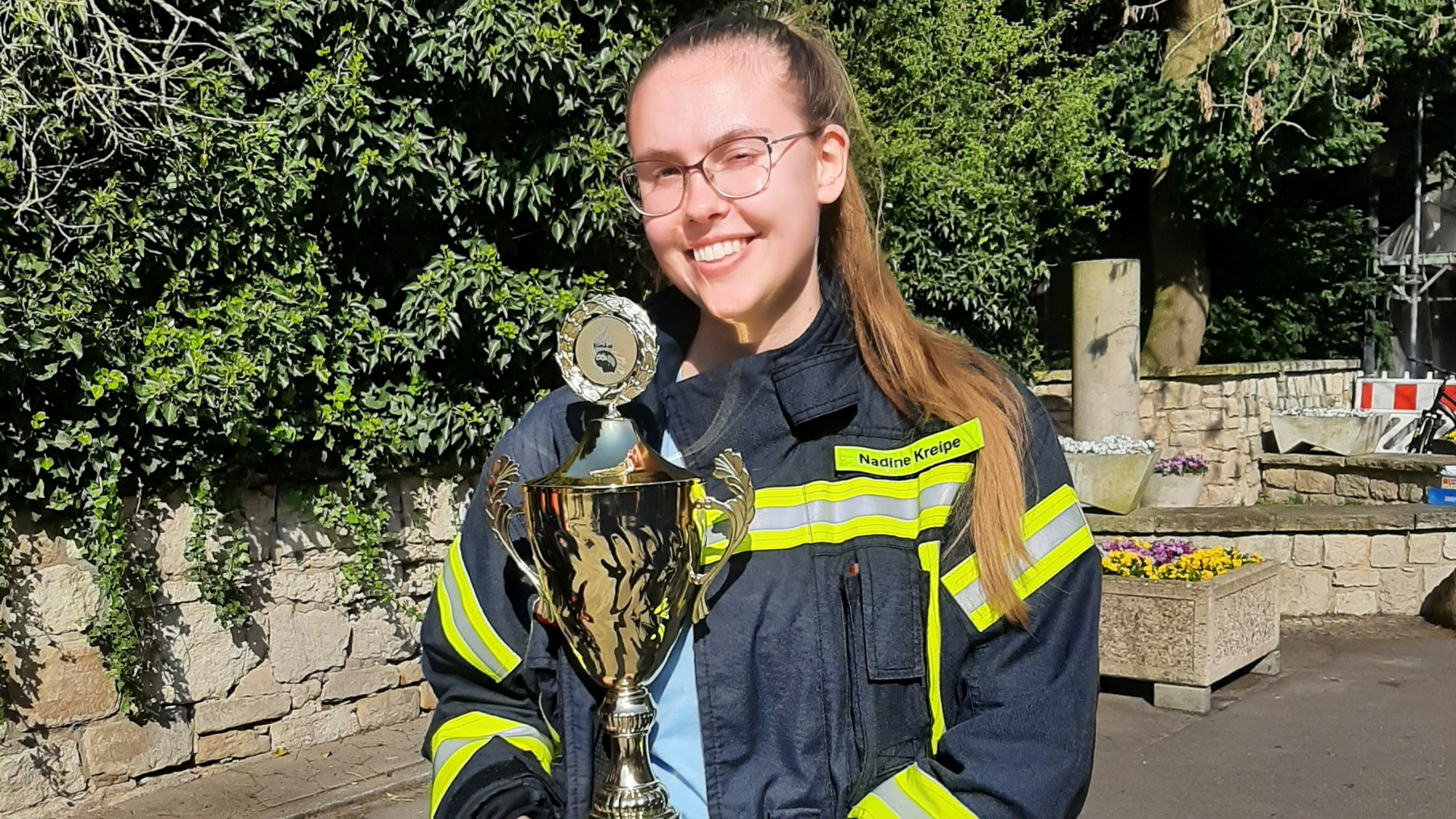 Beitragsbild von "Daumen-Hoch fürs Ehrenamt mit Feuerwehrfrau Nadine Kreipe"